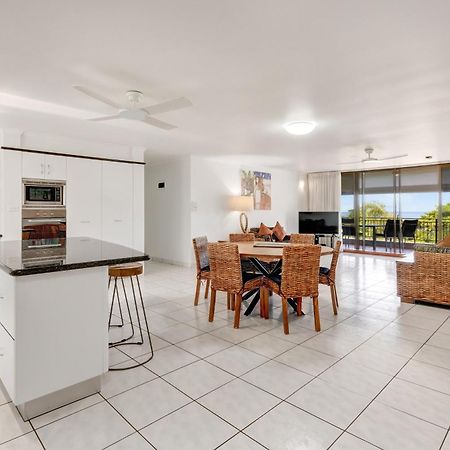 Roydon Beachfront Apartments Trinity Beach Dış mekan fotoğraf