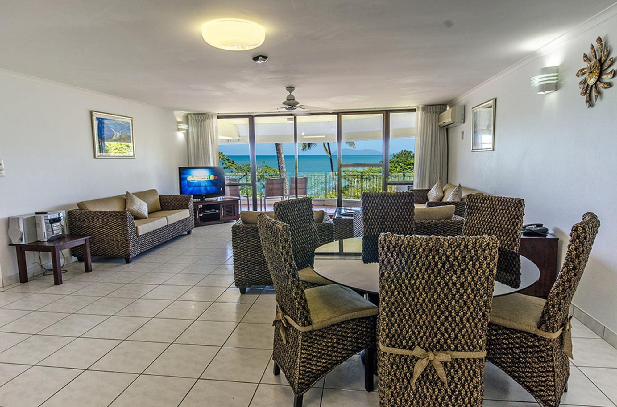 Roydon Beachfront Apartments Trinity Beach Dış mekan fotoğraf