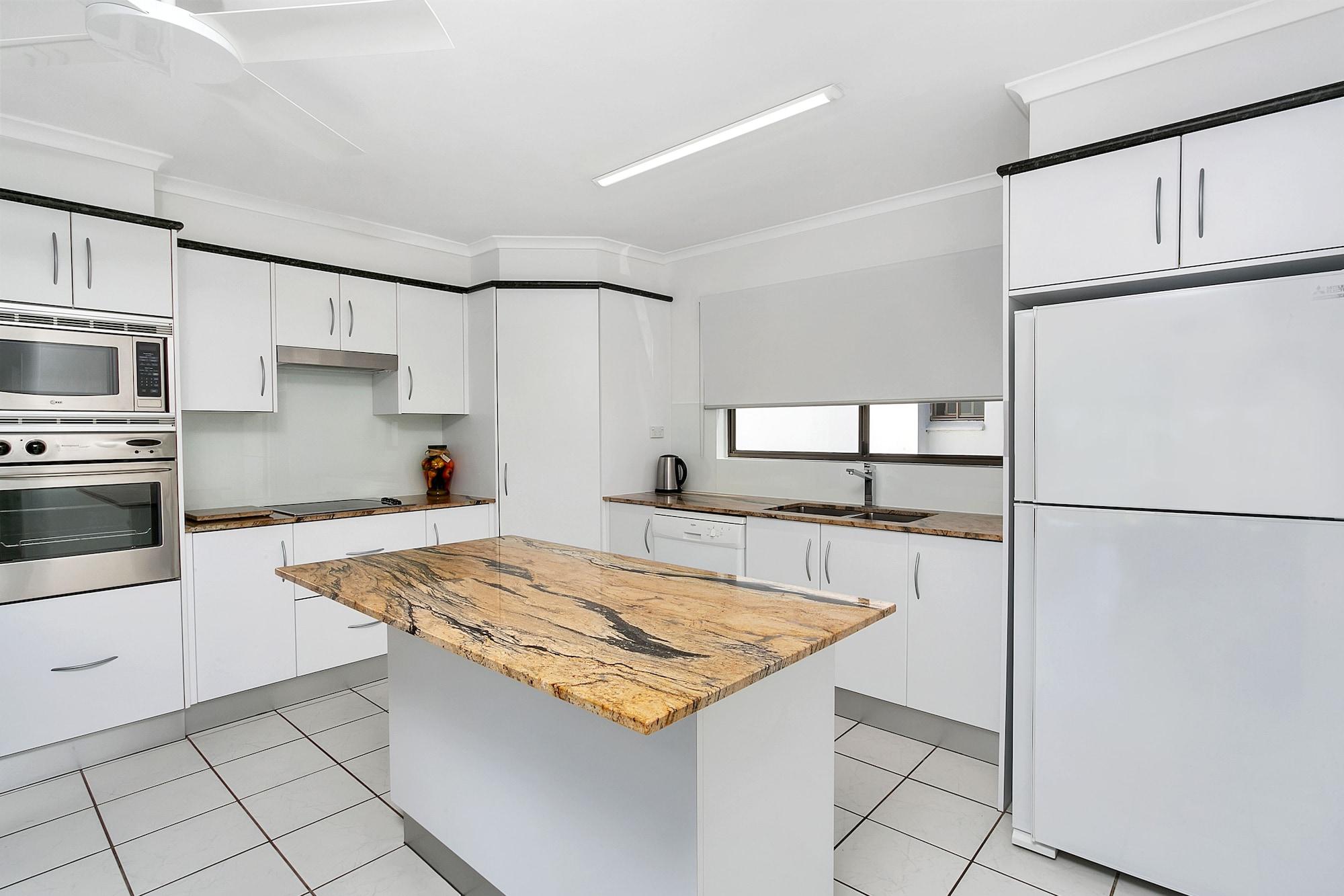 Roydon Beachfront Apartments Trinity Beach Dış mekan fotoğraf