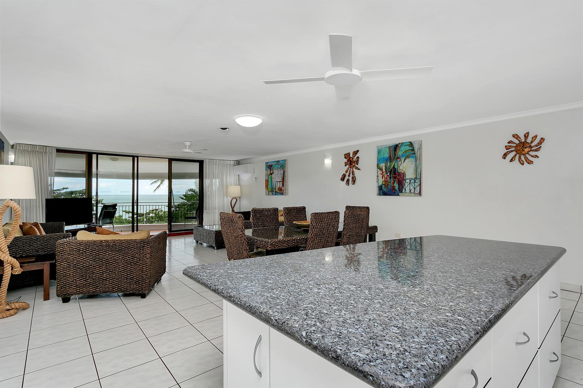 Roydon Beachfront Apartments Trinity Beach Dış mekan fotoğraf