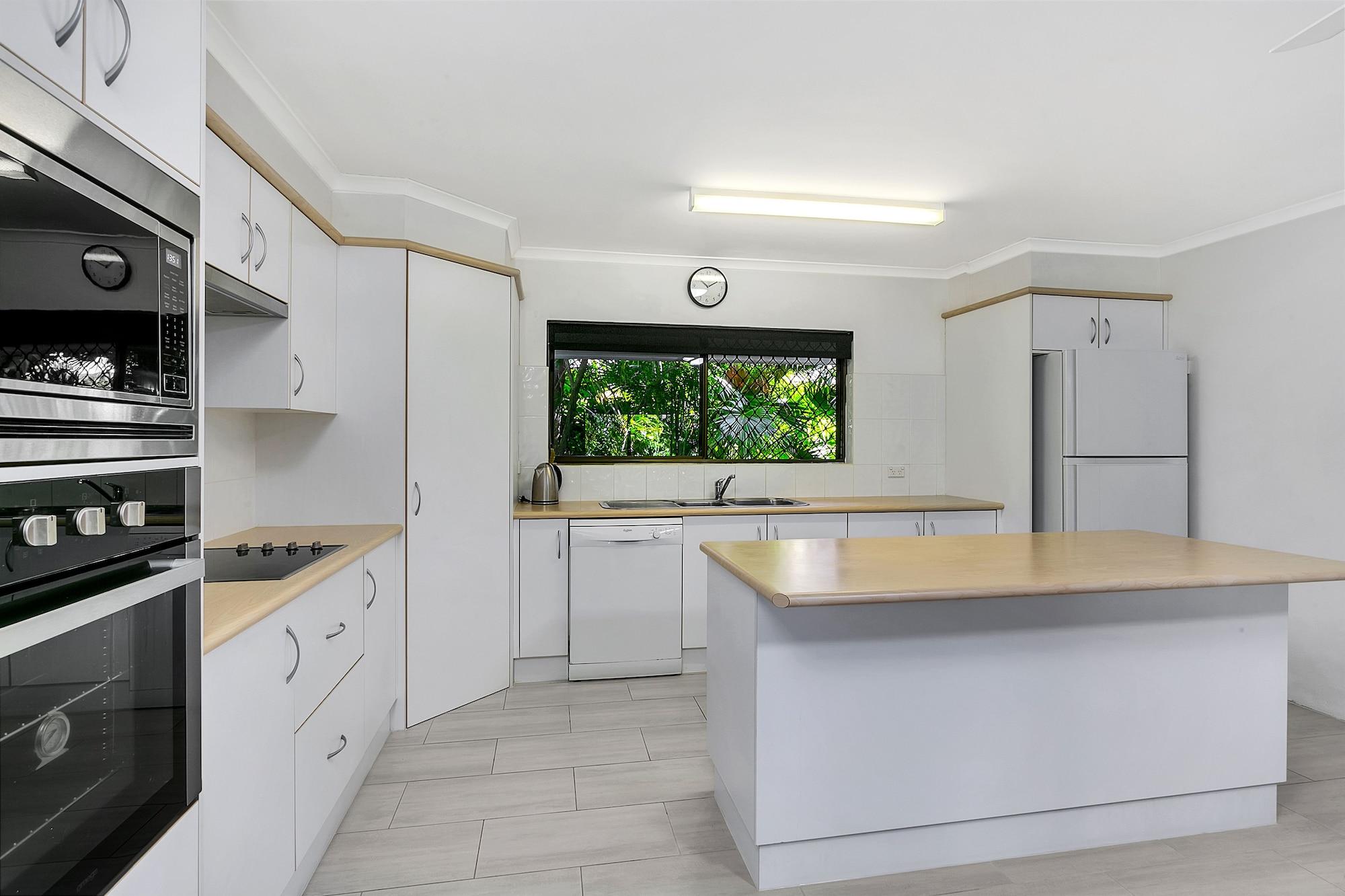 Roydon Beachfront Apartments Trinity Beach Dış mekan fotoğraf