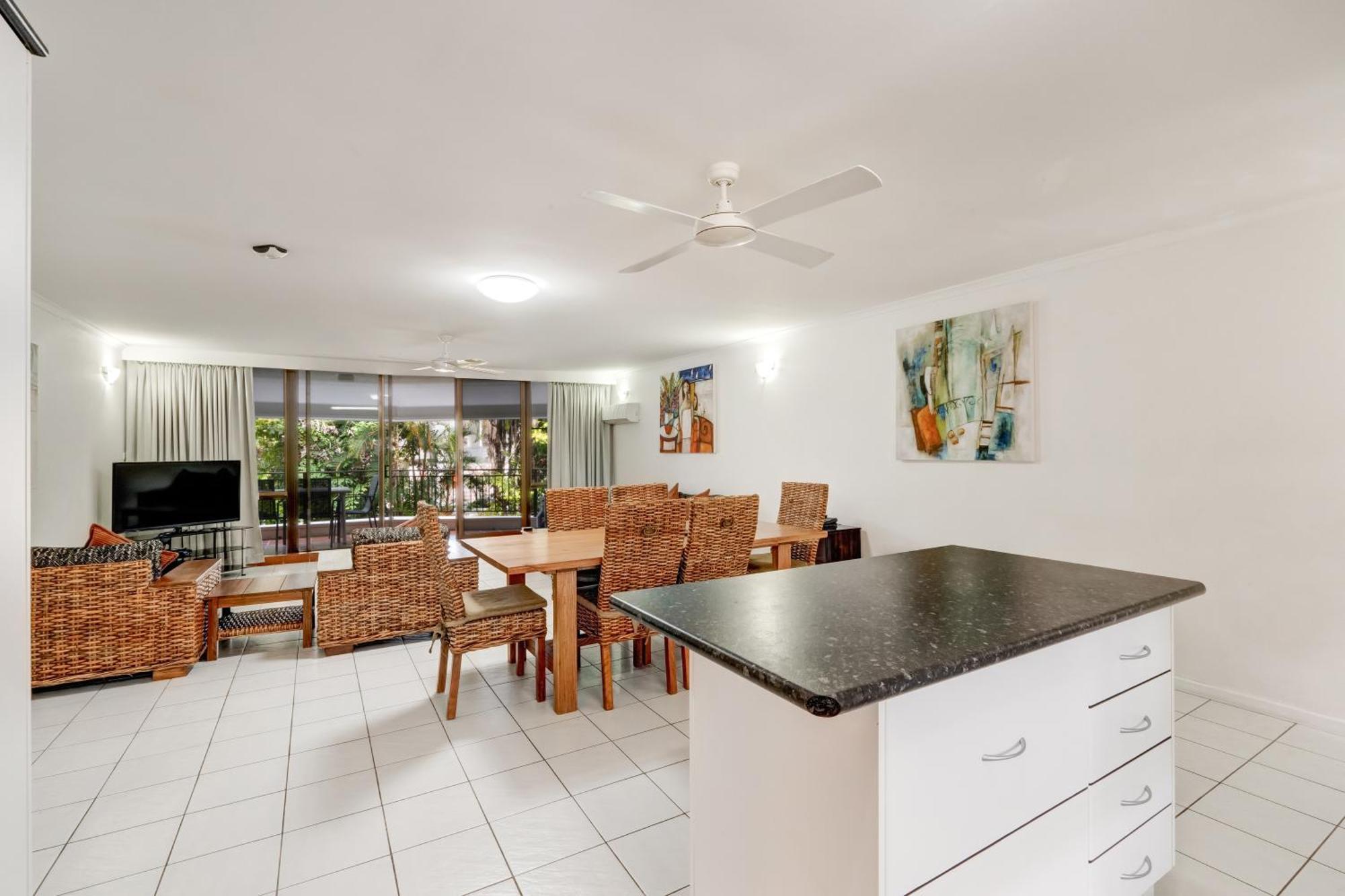Roydon Beachfront Apartments Trinity Beach Dış mekan fotoğraf