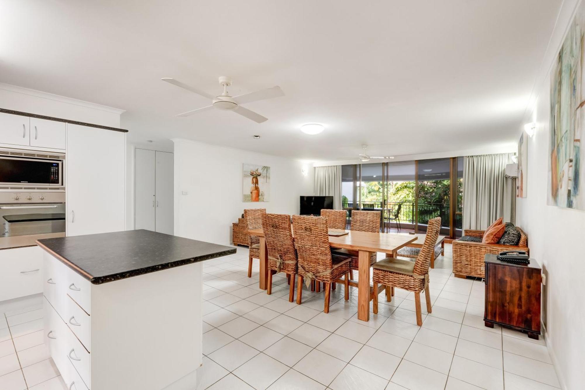 Roydon Beachfront Apartments Trinity Beach Dış mekan fotoğraf
