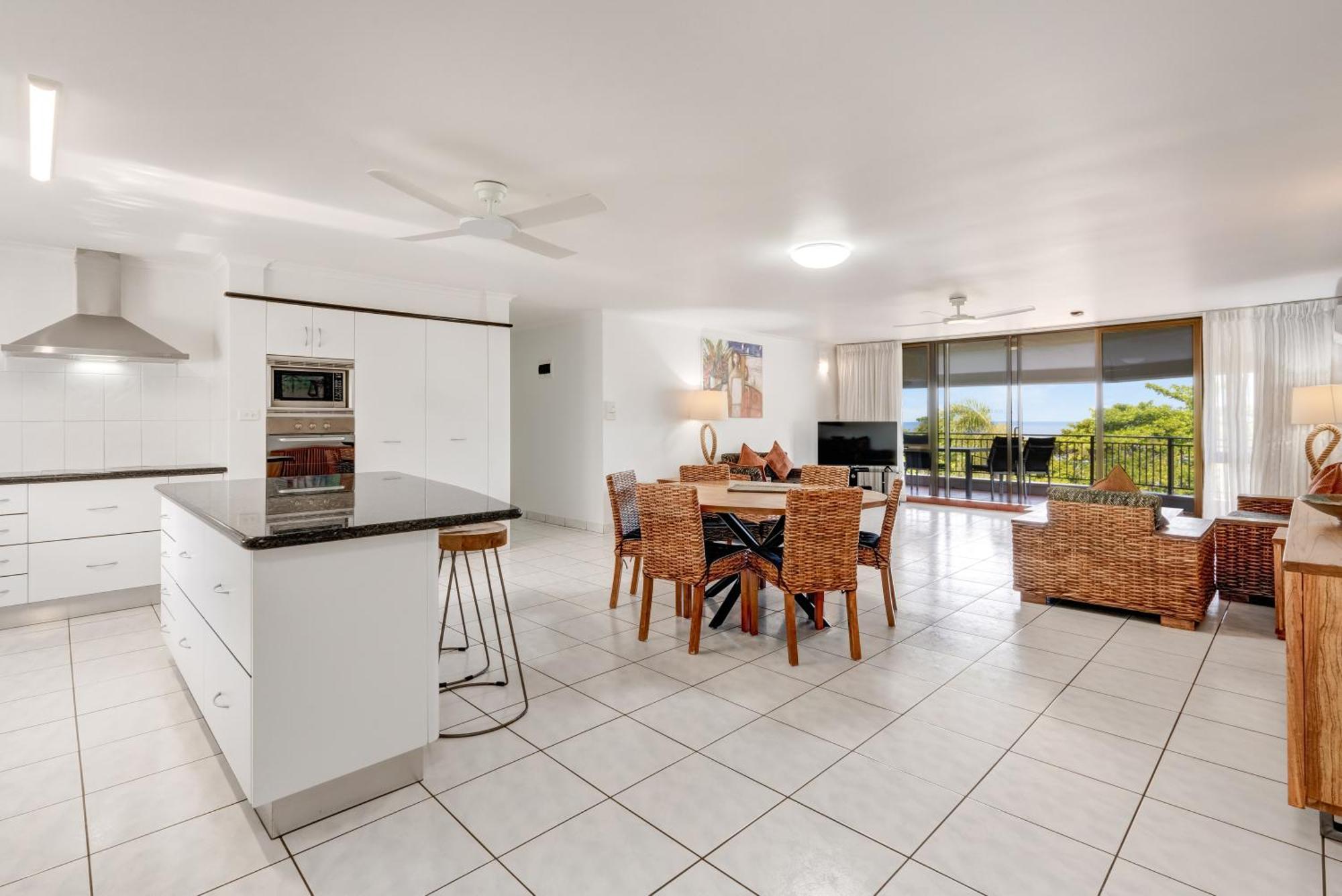 Roydon Beachfront Apartments Trinity Beach Dış mekan fotoğraf