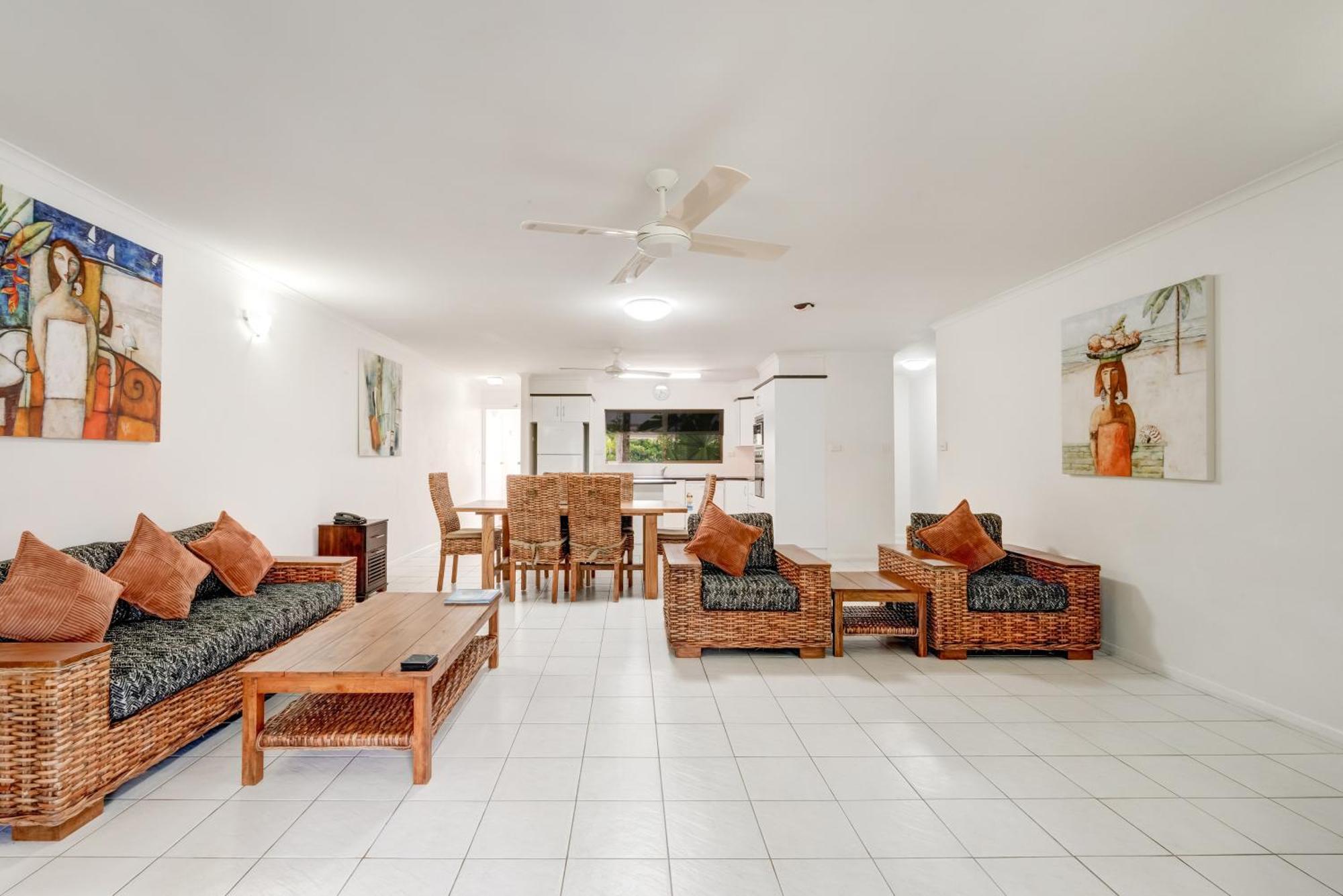 Roydon Beachfront Apartments Trinity Beach Dış mekan fotoğraf