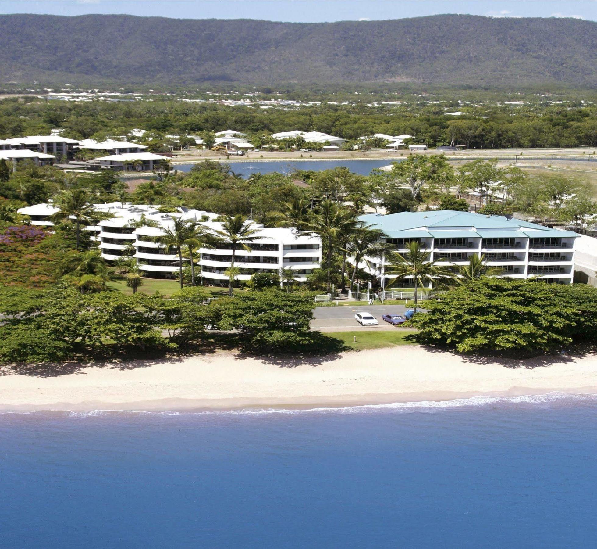 Roydon Beachfront Apartments Trinity Beach Dış mekan fotoğraf