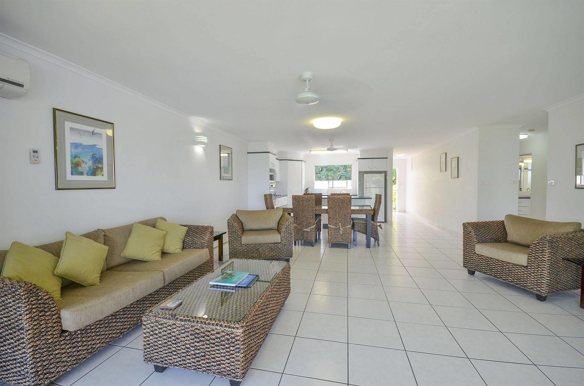Roydon Beachfront Apartments Trinity Beach Dış mekan fotoğraf